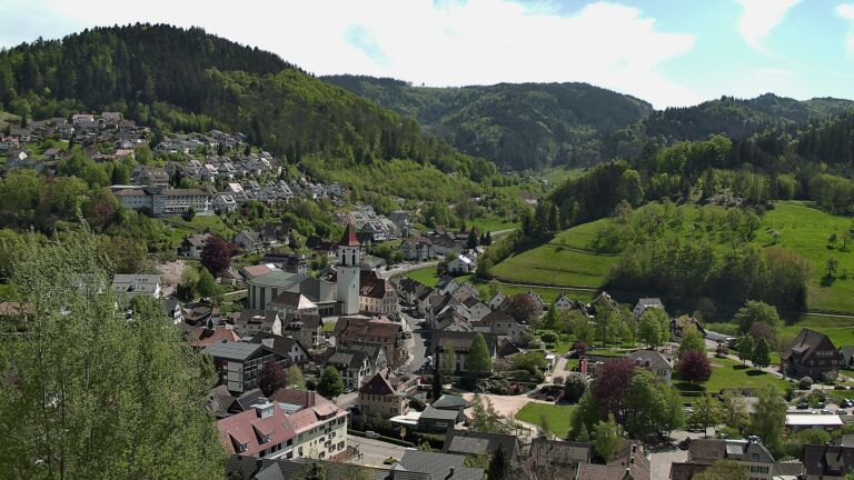 Dieses Bild zeigt eine Webcam-Aufnahme von Ottenhöfen, aufgenommen am Sonntag, den 26.04.2026 um 14:30 Uhr