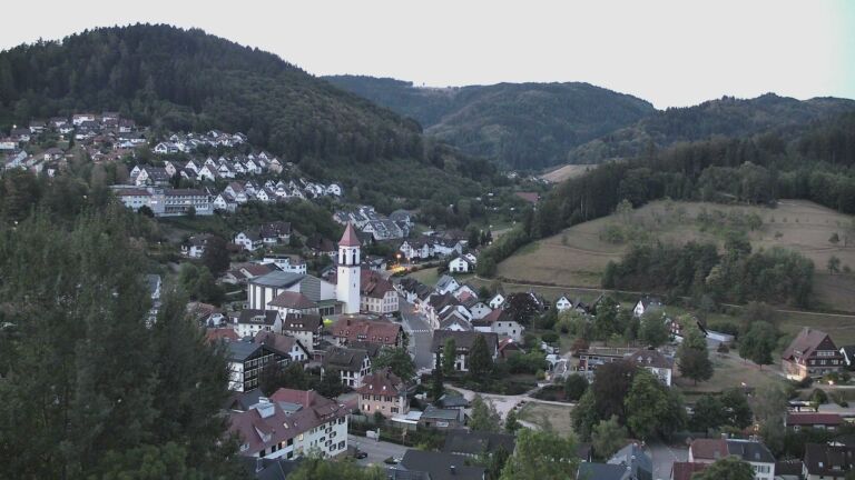 Dieses Bild zeigt eine Webcam-Aufnahme von Ottenhöfen, aufgenommen am Donnerstag, den 27.08.2026 um 06:10 Uhr