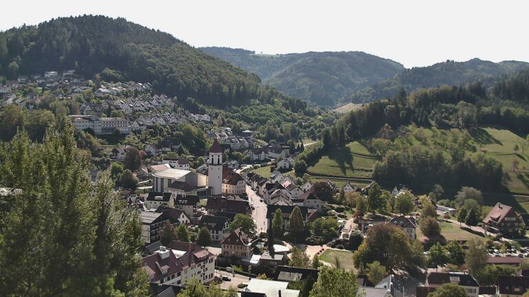 Dieses Bild zeigt eine Webcam-Aufnahme von Ottenhöfen, aufgenommen am Sonntag, den 27.09.2026 um 12:10 Uhr