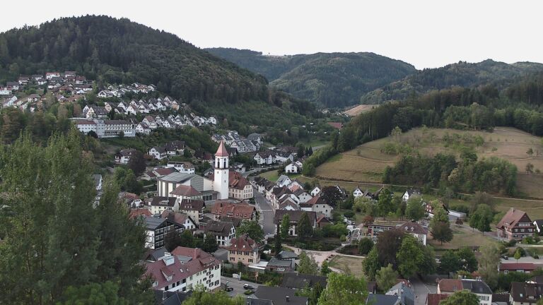 Dieses Bild zeigt eine Webcam-Aufnahme von Ottenhöfen, aufgenommen am Donnerstag, den 27.08.2026 um 07:10 Uhr