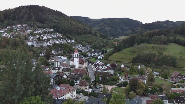 Dieses Bild zeigt eine Webcam-Aufnahme von Ottenhöfen, aufgenommen am Dienstag, den 13.10.2026 um 07:40 Uhr
