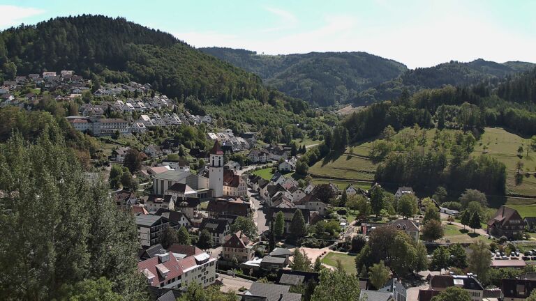 Dieses Bild zeigt eine Webcam-Aufnahme von Ottenhöfen, aufgenommen am Samstag, den 12.09.2026 um 13:50 Uhr