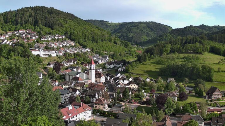 Dieses Bild zeigt eine Webcam-Aufnahme von Ottenhöfen, aufgenommen am Samstag, den 16.05.2026 um 18:40 Uhr