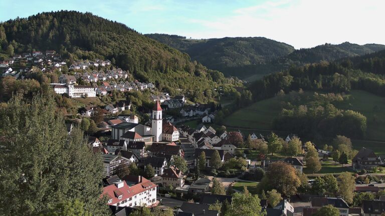 Dieses Bild zeigt eine Webcam-Aufnahme von Ottenhöfen, aufgenommen am Donnerstag, den 15.10.2026 um 17:00 Uhr