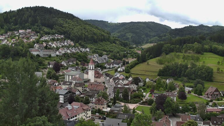 Dieses Bild zeigt eine Webcam-Aufnahme von Ottenhöfen, aufgenommen am Mittwoch, den 10.06.2026 um 12:00 Uhr