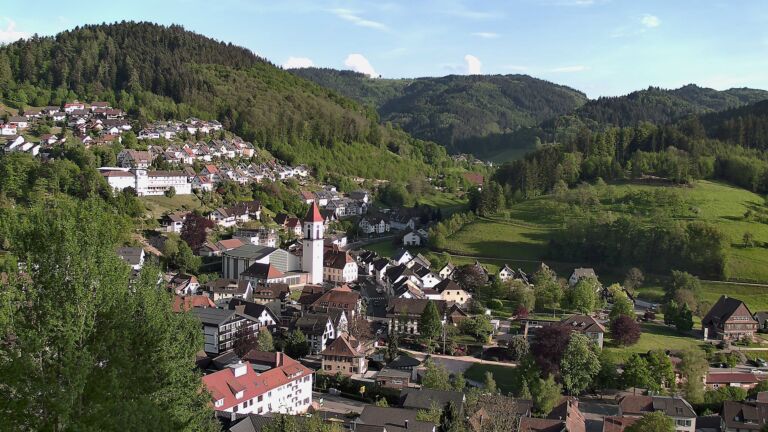 Dieses Bild zeigt eine Webcam-Aufnahme von Ottenhöfen, aufgenommen am Samstag, den 02.05.2026 um 18:50 Uhr