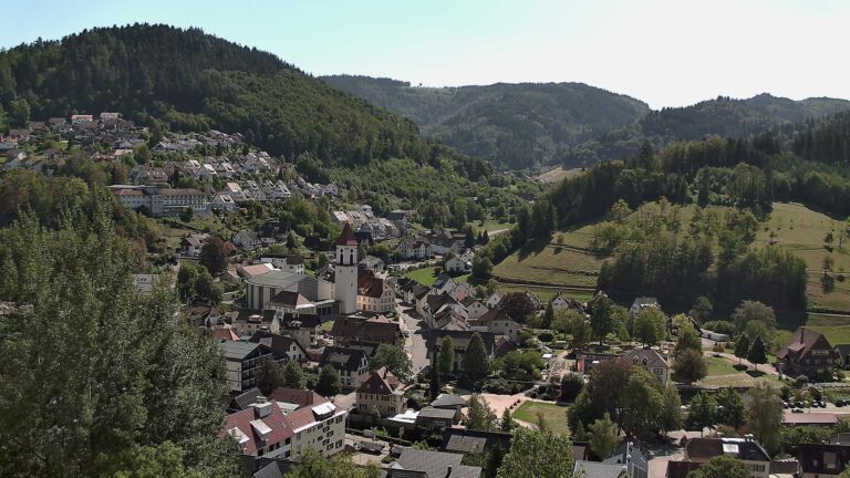 Dieses Bild zeigt eine Webcam-Aufnahme von Ottenhöfen, aufgenommen am Dienstag, den 08.09.2026 um 13:40 Uhr
