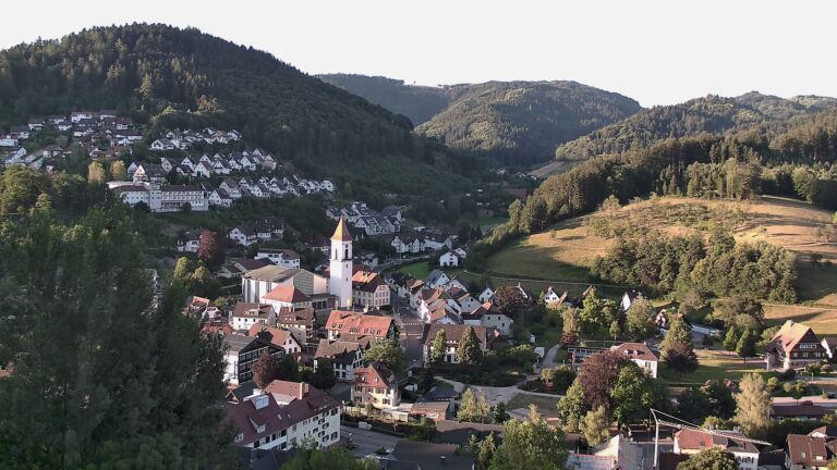 Dieses Bild zeigt eine Webcam-Aufnahme von Ottenhöfen, aufgenommen am Montag, den 13.07.2026 um 06:50 Uhr
