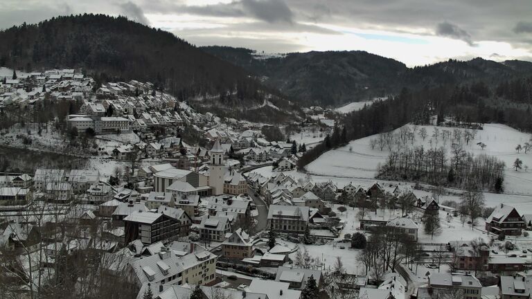 Dieses Bild zeigt eine Webcam-Aufnahme von Ottenhöfen, aufgenommen am Samstag, den 03.01.2026 um 12:50 Uhr