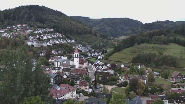 Dieses Bild zeigt eine Webcam-Aufnahme von Ottenhöfen, aufgenommen am Montag, den 12.10.2026 um 07:30 Uhr