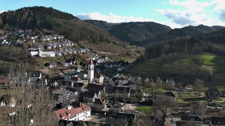 Dieses Bild zeigt eine Webcam-Aufnahme von Ottenhöfen, aufgenommen am Sonntag, den 01.03.2026 um 16:10 Uhr