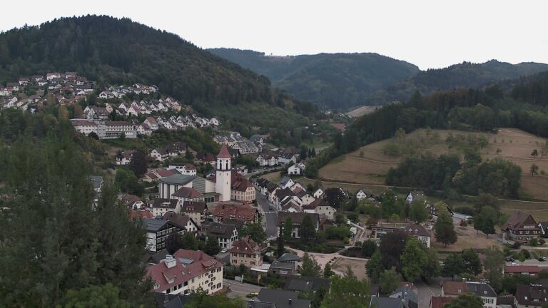 Dieses Bild zeigt eine Webcam-Aufnahme von Ottenhöfen, aufgenommen am Montag, den 17.08.2026 um 19:30 Uhr
