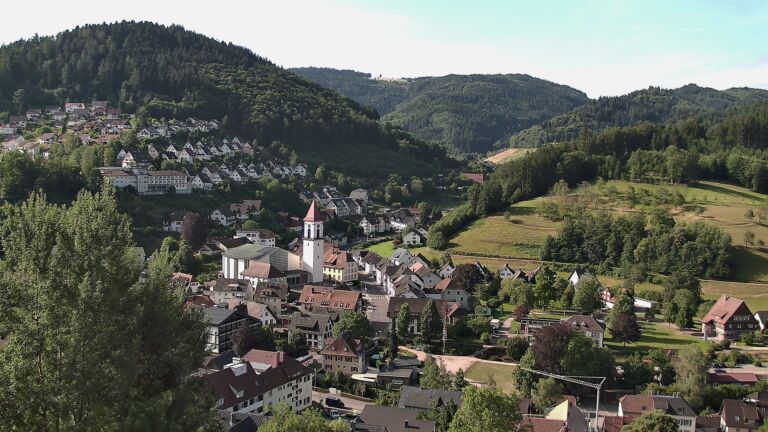 Dieses Bild zeigt eine Webcam-Aufnahme von Ottenhöfen, aufgenommen am Montag, den 06.07.2026 um 08:50 Uhr