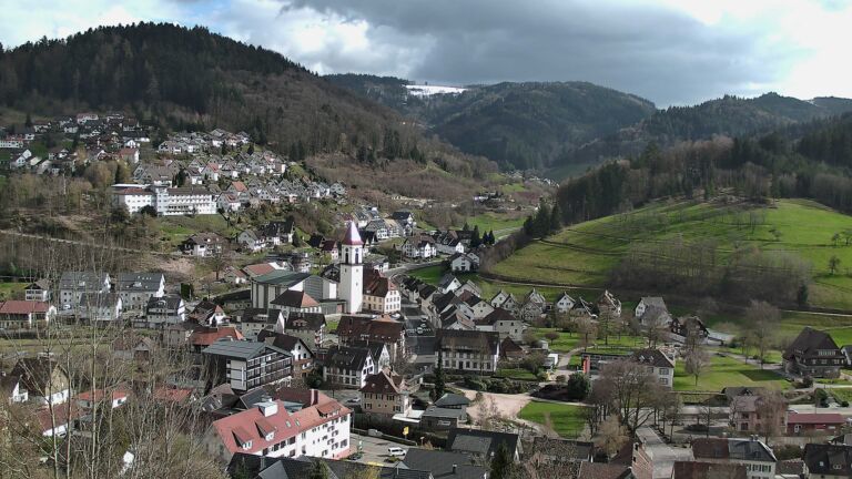 Dieses Bild zeigt eine Webcam-Aufnahme von Ottenhöfen, aufgenommen am Dienstag, den 31.03.2026 um 16:50 Uhr