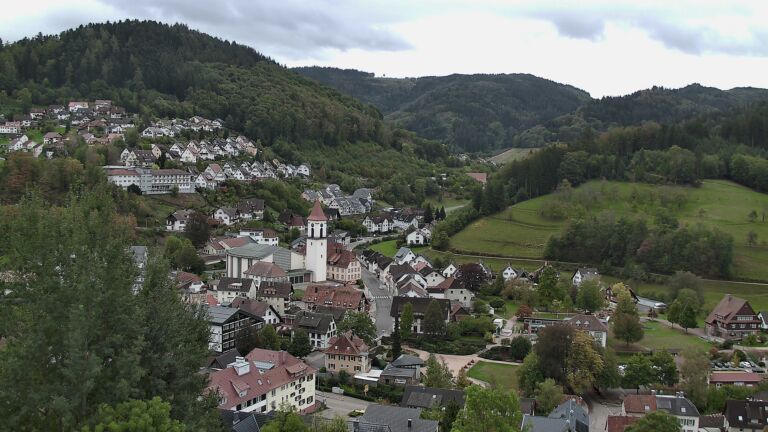 Dieses Bild zeigt eine Webcam-Aufnahme von Ottenhöfen, aufgenommen am Sonntag, den 11.10.2026 um 11:00 Uhr