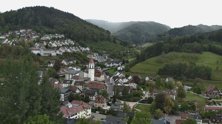 Dieses Bild zeigt eine Webcam-Aufnahme von Ottenhöfen, aufgenommen am Dienstag, den 13.10.2026 um 14:20 Uhr