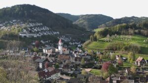 Dieses Bild zeigt eine Webcam-Aufnahme von Ottenhöfen, aufgenommen am Freitag, den 17.04.2026 um 08:20 Uhr