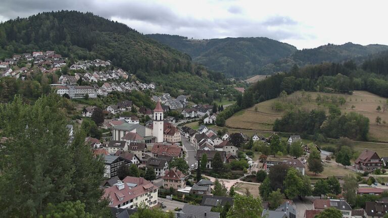 Dieses Bild zeigt eine Webcam-Aufnahme von Ottenhöfen, aufgenommen am Dienstag, den 25.08.2026 um 13:40 Uhr