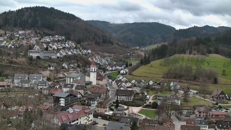 Dieses Bild zeigt eine Webcam-Aufnahme von Ottenhöfen, aufgenommen am Samstag, den 28.02.2026 um 13:40 Uhr