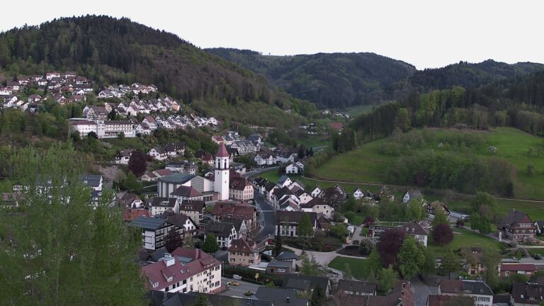 Dieses Bild zeigt eine Webcam-Aufnahme von Ottenhöfen, aufgenommen am Samstag, den 25.04.2026 um 20:30 Uhr
