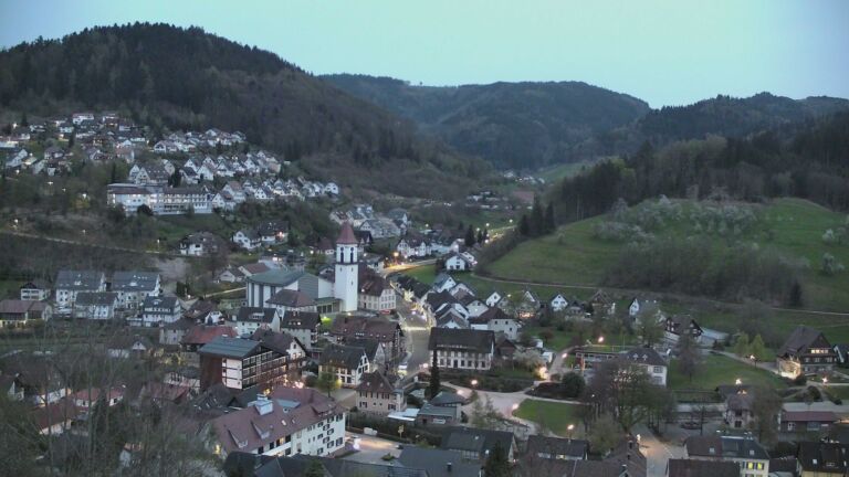 Dieses Bild zeigt eine Webcam-Aufnahme von Ottenhöfen, aufgenommen am Freitag, den 10.04.2026 um 20:30 Uhr