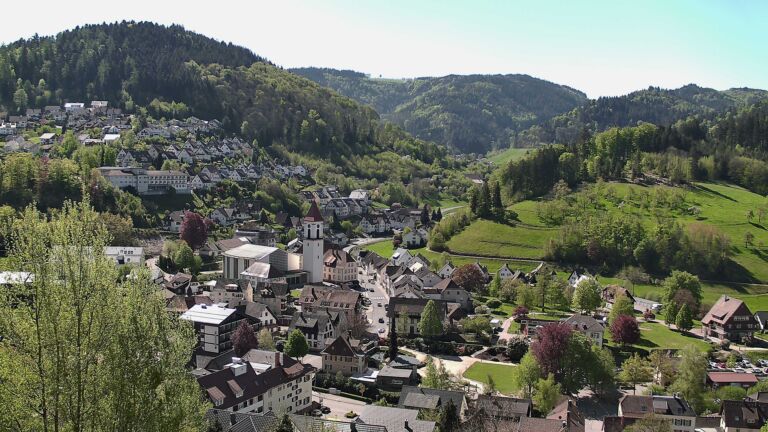Dieses Bild zeigt eine Webcam-Aufnahme von Ottenhöfen, aufgenommen am Samstag, den 25.04.2026 um 11:10 Uhr