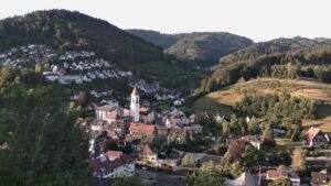 Dieses Bild zeigt eine Webcam-Aufnahme von Ottenhöfen, aufgenommen am Sonntag, den 12.07.2026 um 06:50 Uhr