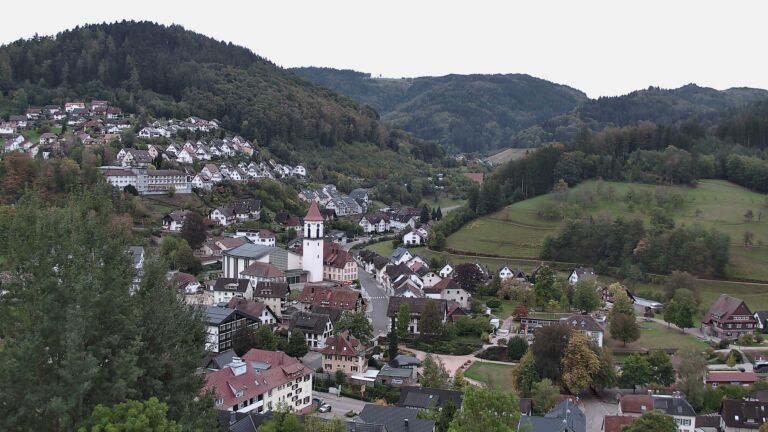 Dieses Bild zeigt eine Webcam-Aufnahme von Ottenhöfen, aufgenommen am Sonntag, den 04.10.2026 um 07:40 Uhr