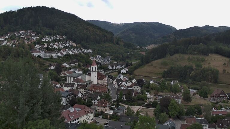 Dieses Bild zeigt eine Webcam-Aufnahme von Ottenhöfen, aufgenommen am Samstag, den 22.08.2026 um 13:10 Uhr