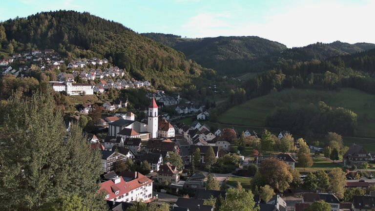 Dieses Bild zeigt eine Webcam-Aufnahme von Ottenhöfen, aufgenommen am Donnerstag, den 15.10.2026 um 17:30 Uhr