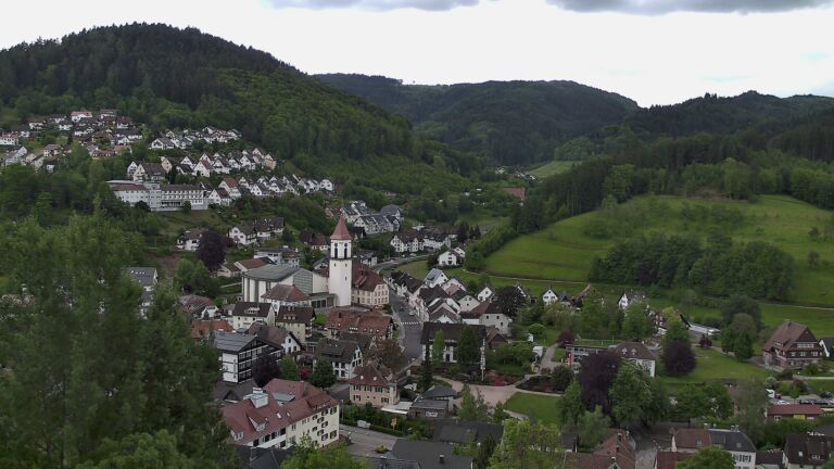 Dieses Bild zeigt eine Webcam-Aufnahme von Ottenhöfen, aufgenommen am Samstag, den 16.05.2026 um 14:00 Uhr