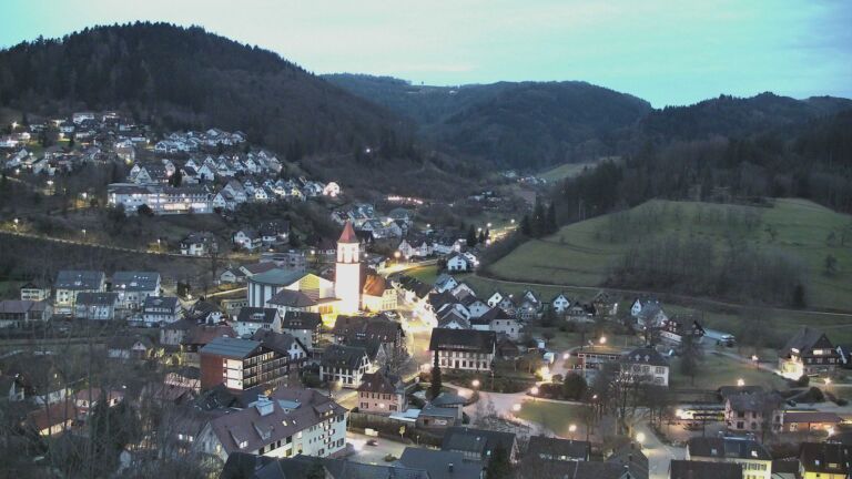 Dieses Bild zeigt eine Webcam-Aufnahme von Ottenhöfen, aufgenommen am Sonntag, den 15.02.2026 um 18:10 Uhr