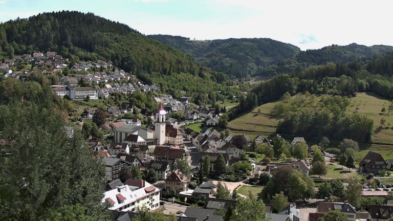 Dieses Bild zeigt eine Webcam-Aufnahme von Ottenhöfen, aufgenommen am Samstag, den 05.09.2026 um 15:10 Uhr