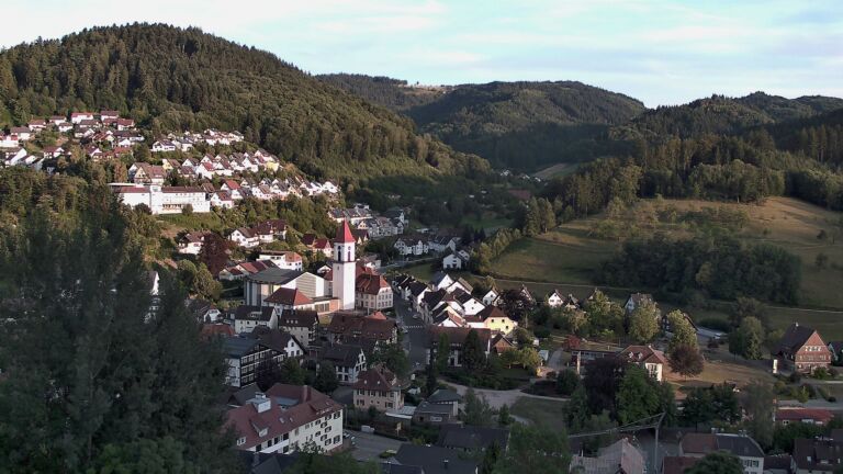 Dieses Bild zeigt eine Webcam-Aufnahme von Ottenhöfen, aufgenommen am Sonntag, den 19.07.2026 um 20:30 Uhr