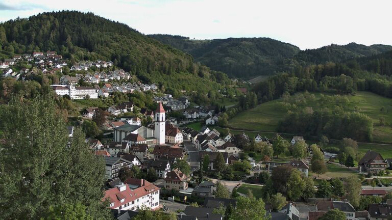 Dieses Bild zeigt eine Webcam-Aufnahme von Ottenhöfen, aufgenommen am Donnerstag, den 17.09.2026 um 18:10 Uhr