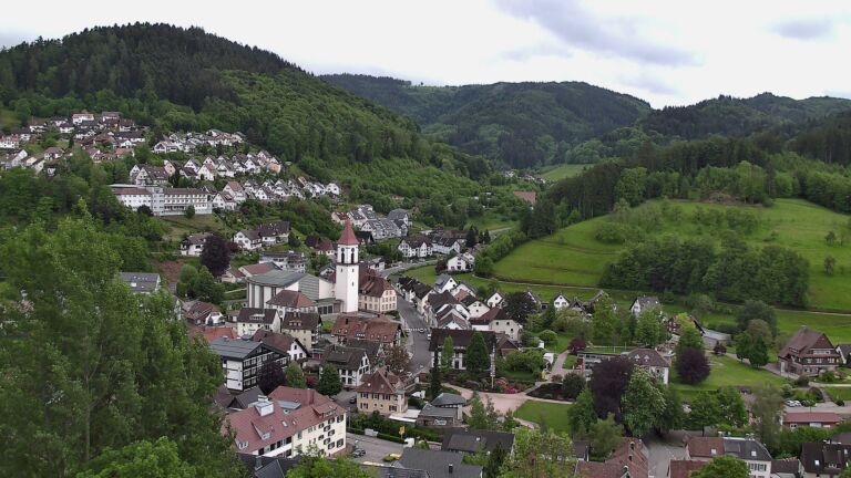 Dieses Bild zeigt eine Webcam-Aufnahme von Ottenhöfen, aufgenommen am Montag, den 11.05.2026 um 10:10 Uhr