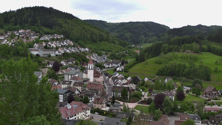 Dieses Bild zeigt eine Webcam-Aufnahme von Ottenhöfen, aufgenommen am Sonntag, den 03.05.2026 um 19:30 Uhr
