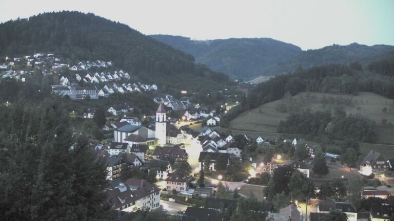 Dieses Bild zeigt eine Webcam-Aufnahme von Ottenhöfen, aufgenommen am Samstag, den 18.07.2026 um 05:00 Uhr
