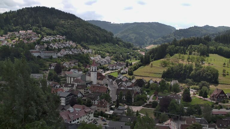 Dieses Bild zeigt eine Webcam-Aufnahme von Ottenhöfen, aufgenommen am Dienstag, den 30.06.2026 um 13:30 Uhr