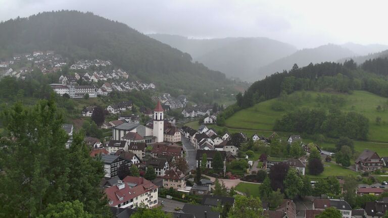 Dieses Bild zeigt eine Webcam-Aufnahme von Ottenhöfen, aufgenommen am Freitag, den 15.05.2026 um 13:40 Uhr