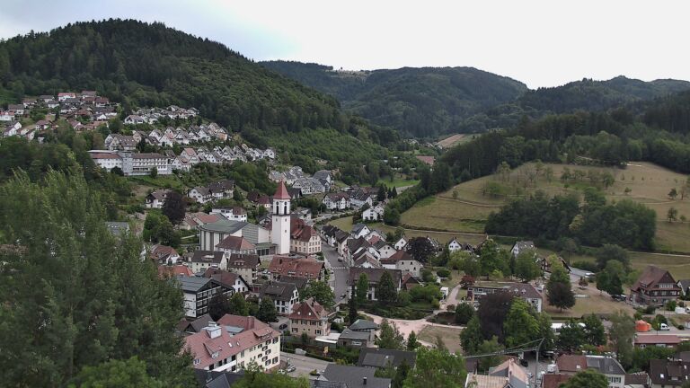Dieses Bild zeigt eine Webcam-Aufnahme von Ottenhöfen, aufgenommen am Samstag, den 25.07.2026 um 15:00 Uhr