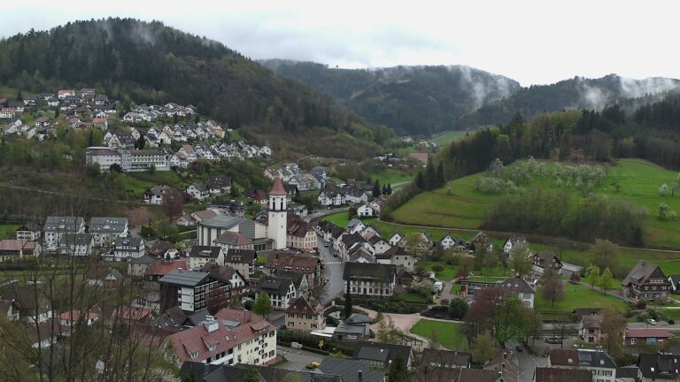 Dieses Bild zeigt eine Webcam-Aufnahme von Ottenhöfen, aufgenommen am Sonntag, den 12.04.2026 um 09:30 Uhr