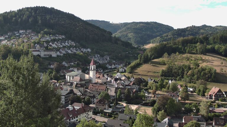 Dieses Bild zeigt eine Webcam-Aufnahme von Ottenhöfen, aufgenommen am Montag, den 24.08.2026 um 09:00 Uhr