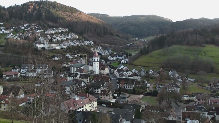 Dieses Bild zeigt eine Webcam-Aufnahme von Ottenhöfen, aufgenommen am Donnerstag, den 18.12.2025 um 15:40 Uhr