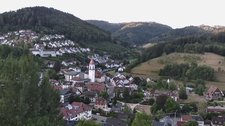 Dieses Bild zeigt eine Webcam-Aufnahme von Ottenhöfen, aufgenommen am Donnerstag, den 06.08.2026 um 06:50 Uhr