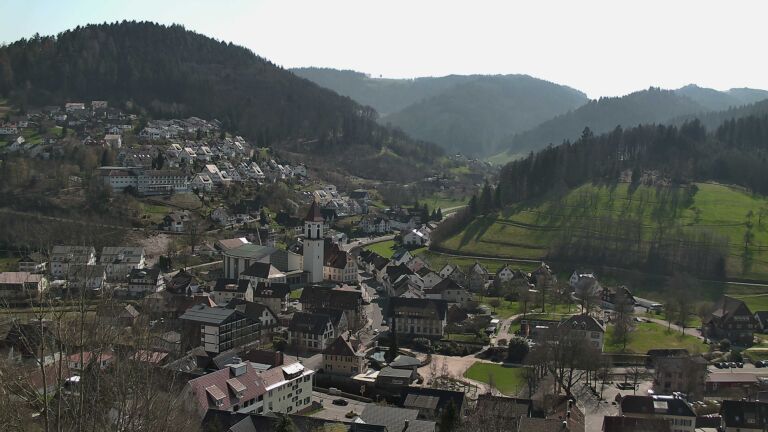 Dieses Bild zeigt eine Webcam-Aufnahme von Ottenhöfen, aufgenommen am Mittwoch, den 18.03.2026 um 13:00 Uhr