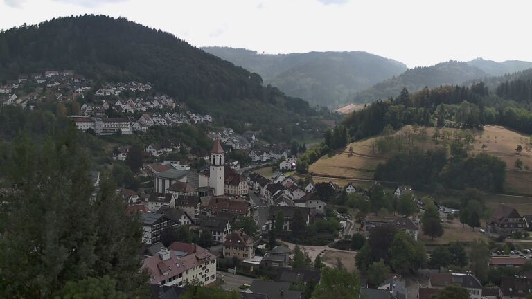 Dieses Bild zeigt eine Webcam-Aufnahme von Ottenhöfen, aufgenommen am Montag, den 17.08.2026 um 13:40 Uhr