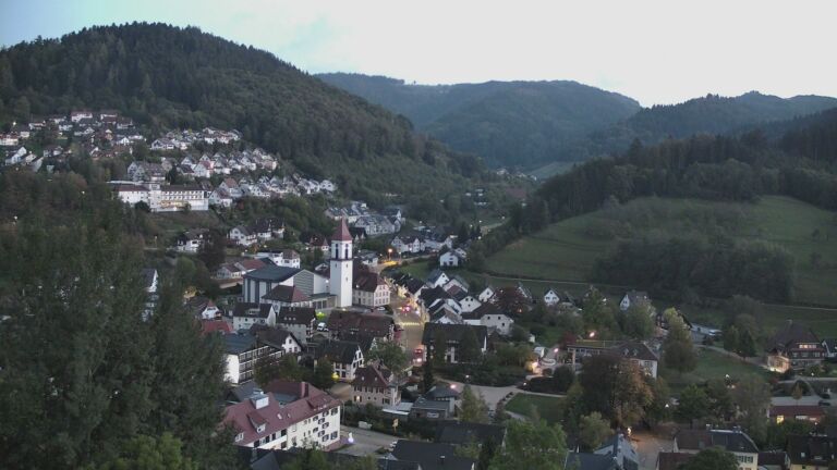 Dieses Bild zeigt eine Webcam-Aufnahme von Ottenhöfen, aufgenommen am Montag, den 19.10.2026 um 18:50 Uhr