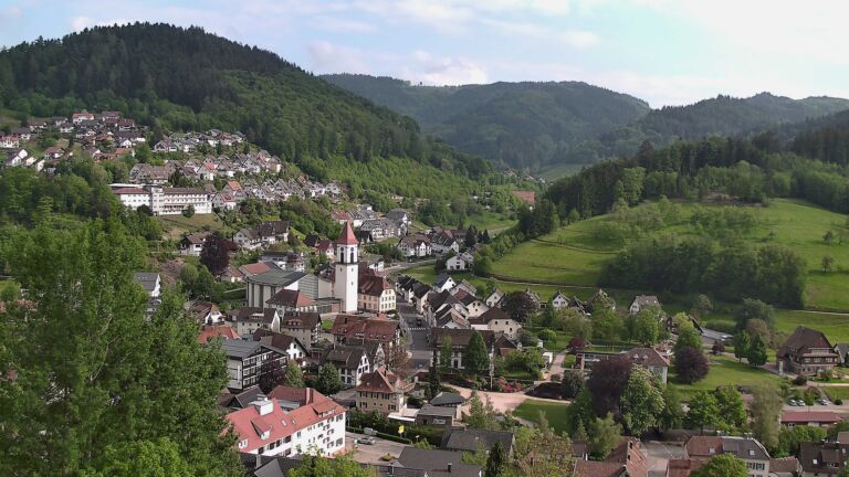 Dieses Bild zeigt eine Webcam-Aufnahme von Ottenhöfen, aufgenommen am Donnerstag, den 07.05.2026 um 17:50 Uhr