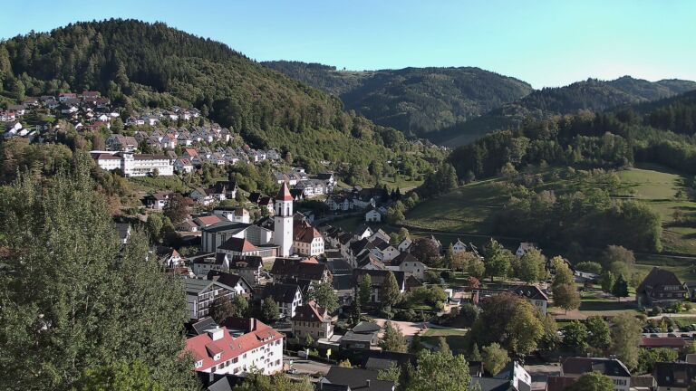 Dieses Bild zeigt eine Webcam-Aufnahme von Ottenhöfen, aufgenommen am Freitag, den 25.09.2026 um 17:10 Uhr